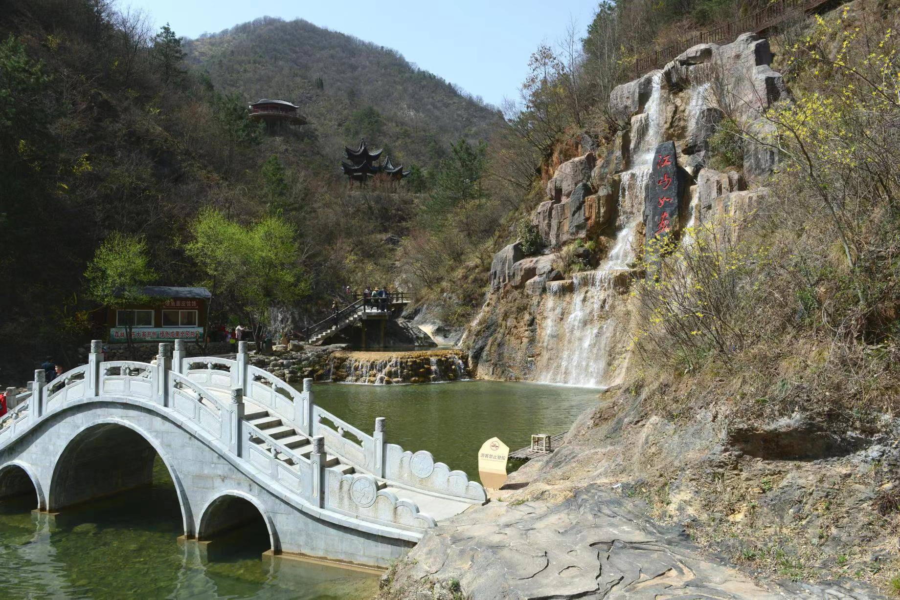 秦岭江山景区欢迎您秦岭江山景区位于商洛市商州区腰市镇境内.